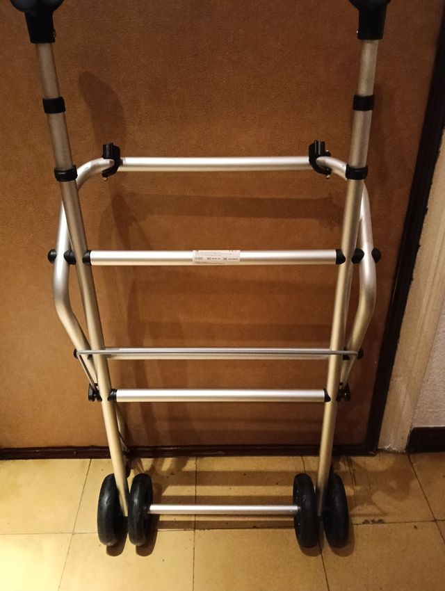 Andador adulto plegable