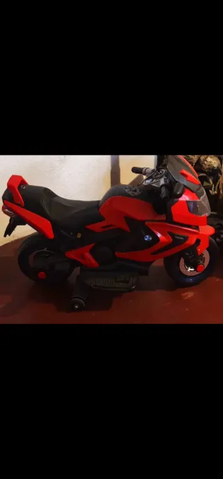 Moto eléctrica infantil roja