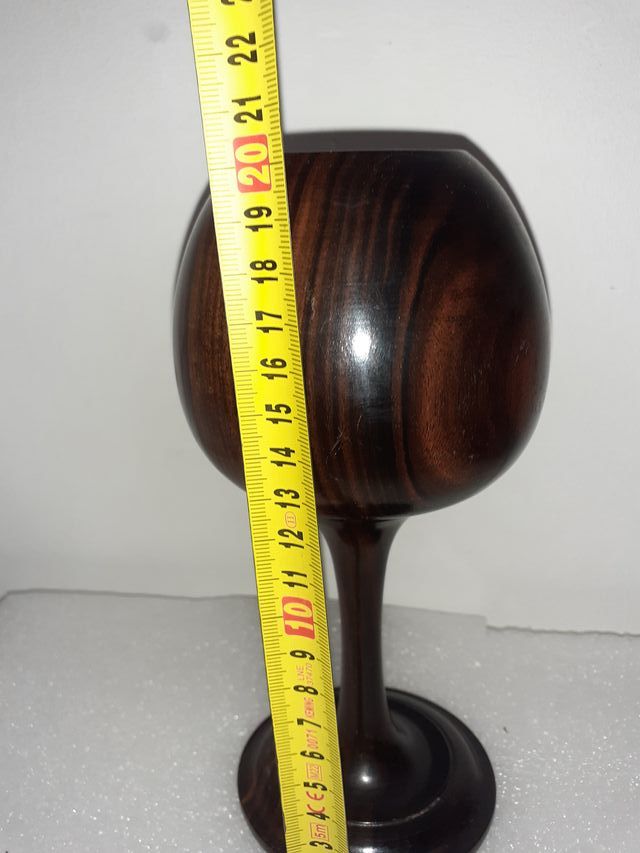 Preciosa copa de madera tallada a mano 20cm alto.