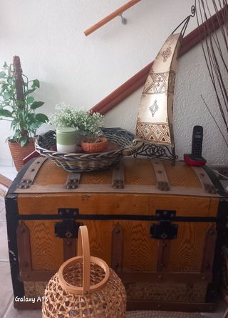 Baúl antiguo madera y metal