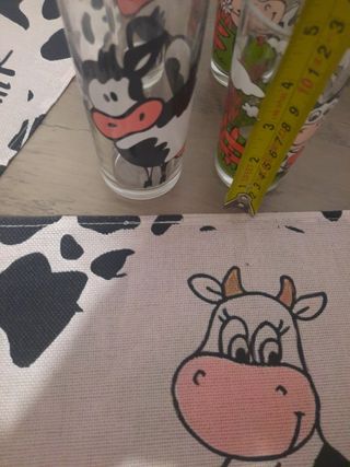 Lote dos Salvamanteles y cuatro vasos de vaca
