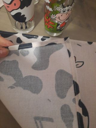 Lote dos Salvamanteles y cuatro vasos de vaca