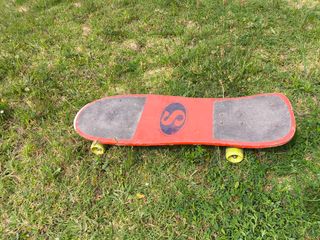 Tabla skate roja vintage