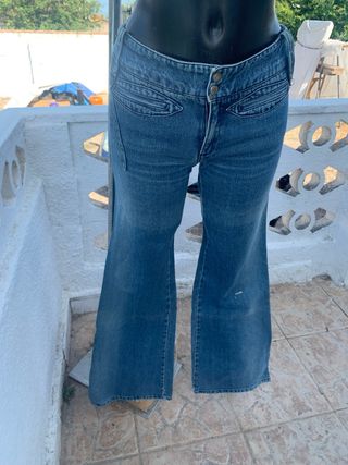 Vaqueros acampanados azules