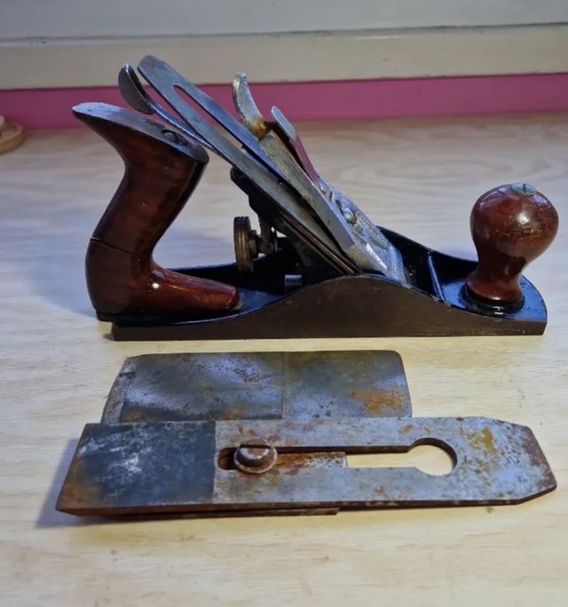  17Herramientas , Cepillos y  formones, compas etc