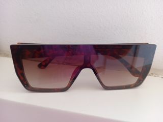 Gafas sol modernas marrón