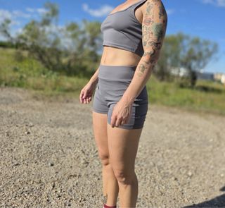 Conjunto deportivo negro - Top y shorts