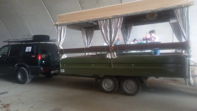 Alquile de jardineras con todoterreno y conductor.