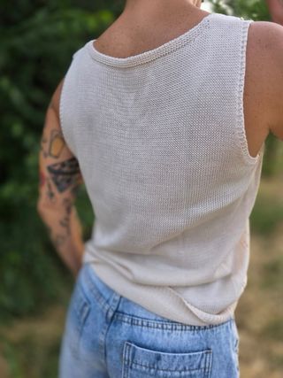 Top beige de ganchillo