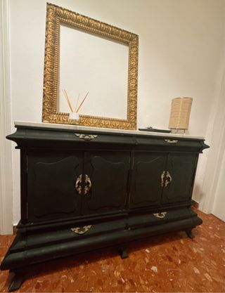 Recibidor antiguo negro y dorado