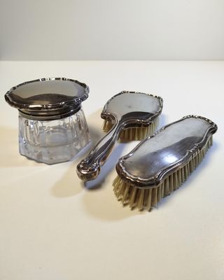 Juego de tocador antiguo de alpaca