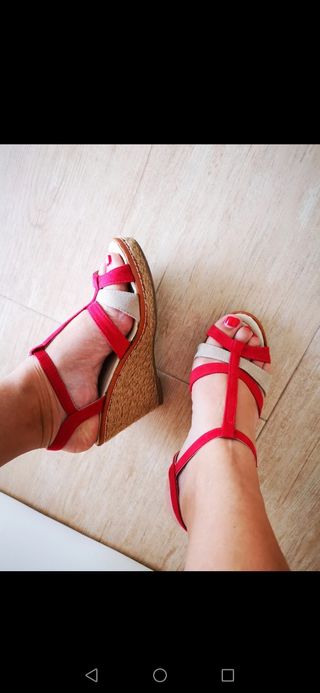 Sandalias cuña rojas y beige nº37