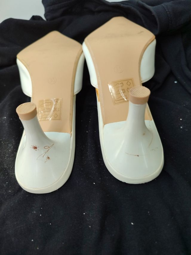 Zapatos blancos tacón bajo