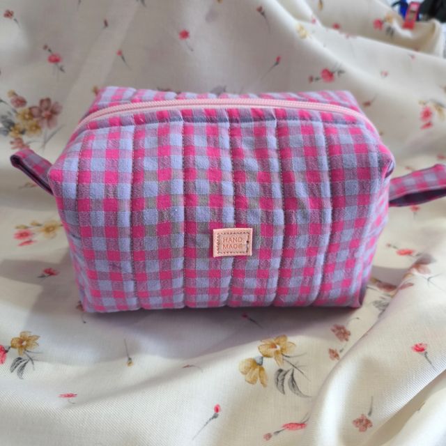 Neceser rosa y morado a cuadros