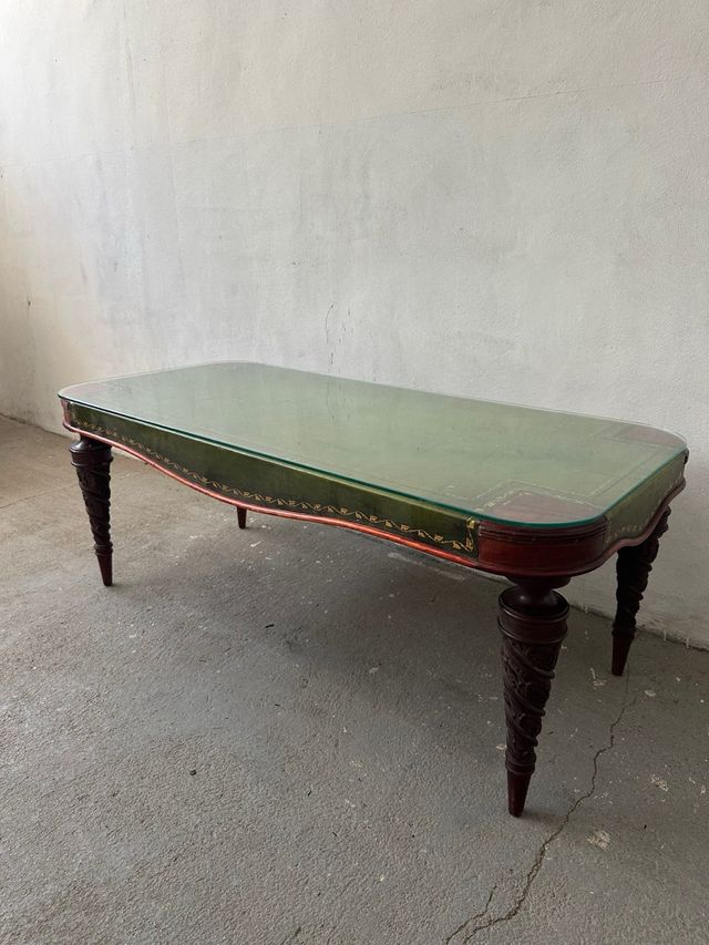 Mesita antigua de madera - cuero verde