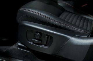 Land-Rover Discovery Sport   2.0D TD4 163PS AWD Aut MHEV RDynamic S