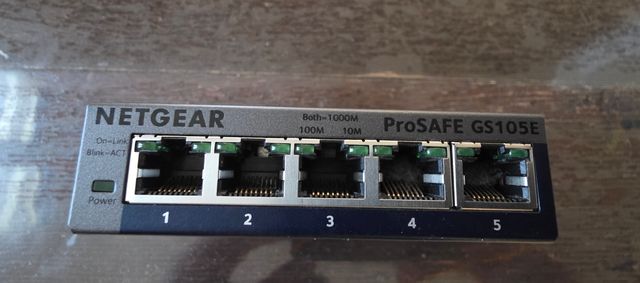 Netgear ProSafe GS105E - Switch 5 porte