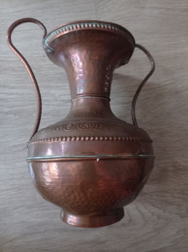 Jarrón cobre antiguo