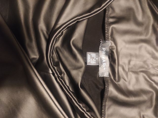 Leggins efecto cuero. Talla S