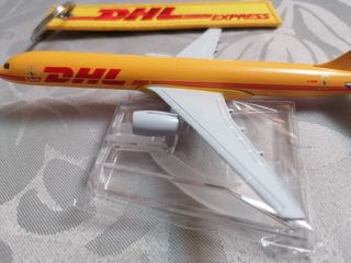 Avión DHL + Llavero: ¡Coleccionables!