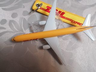 Avión DHL + Llavero: ¡Coleccionables!