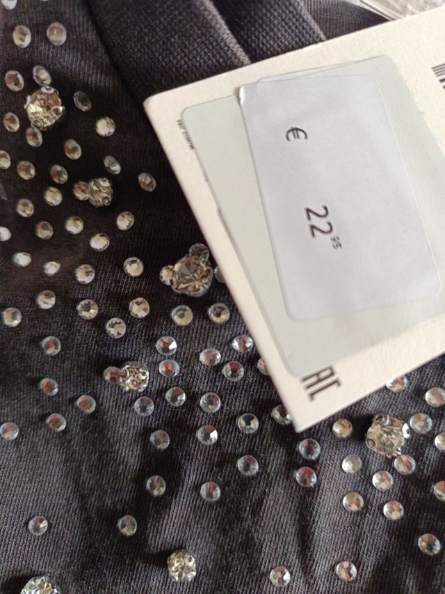 Camiseta Zara gris con pedrería talla SM