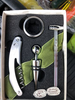 Set regalo vino Enoteca - apribottiglie e tappo
