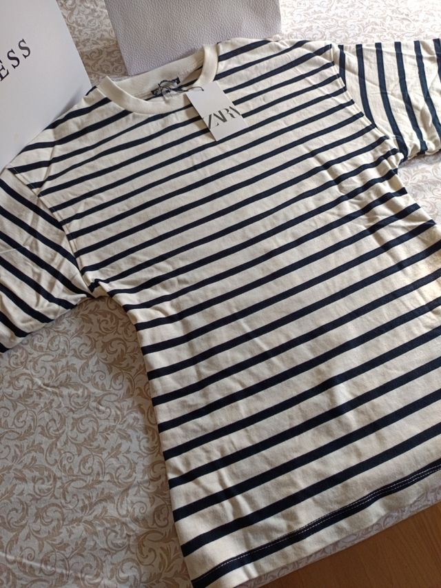 Camiseta Zara entallado  blanco roto azul marino 