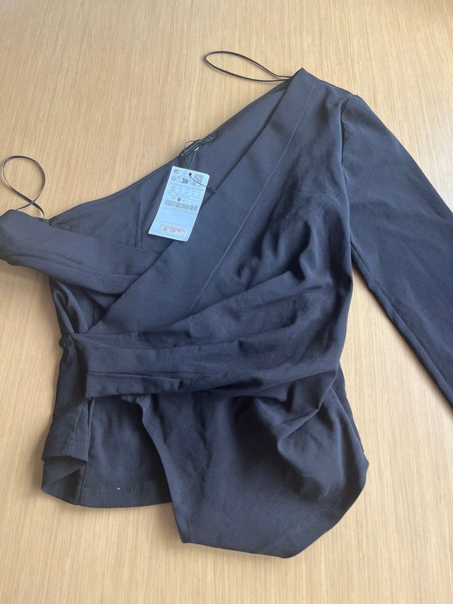 Top negro Stradivarius - Talla S