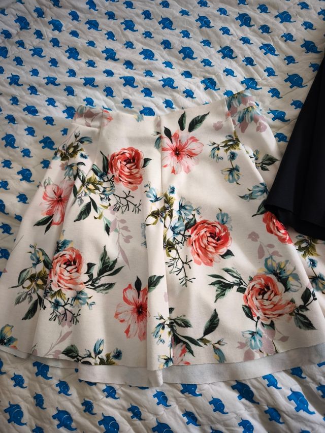 2 Faldas: negra y floral