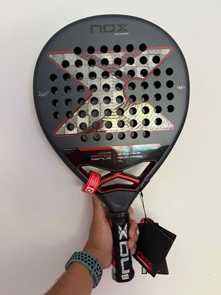 Pala Nox AT10 Genius 18K Agustín Tapia