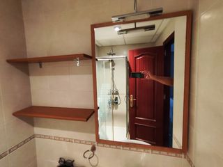 Espejo baño con luz y estantes - Madera