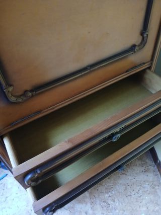 Mueble antiguo de madera