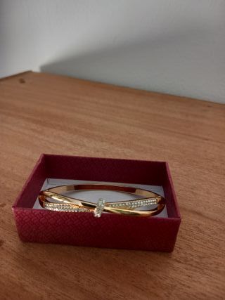 Pulsera dorada nueva