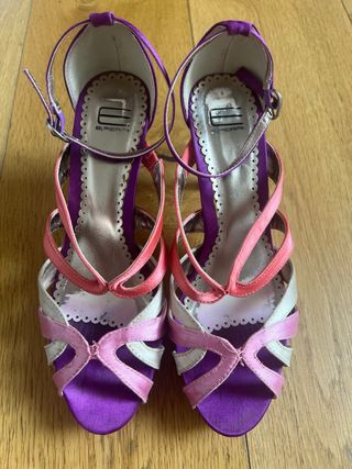 Sandalias multicolor tacón