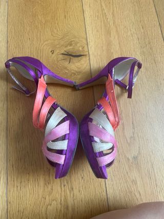Sandalias multicolor tacón