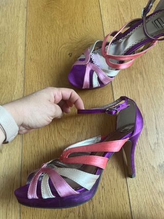 Sandalias multicolor tacón
