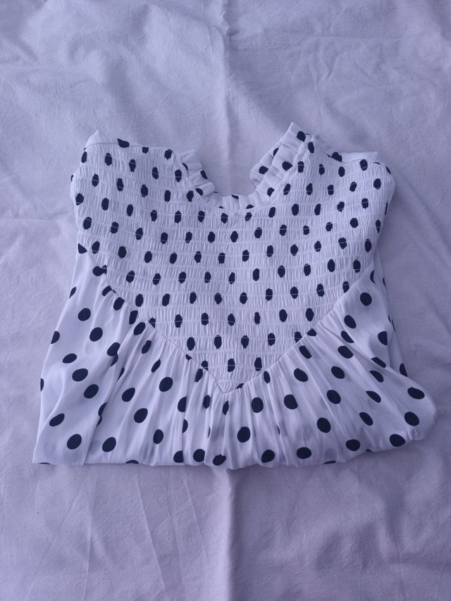 Top blanco y negro lunares