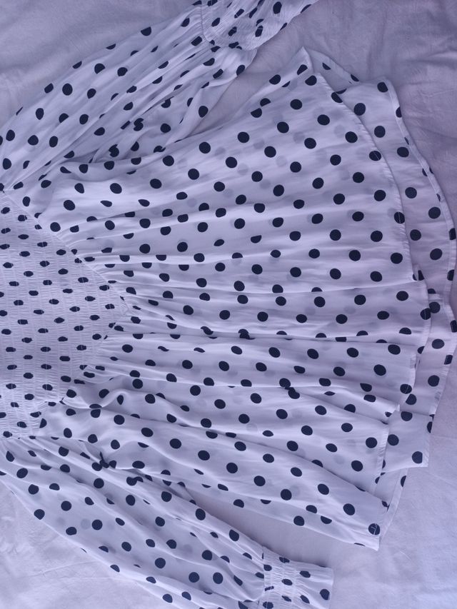 Top blanco y negro lunares