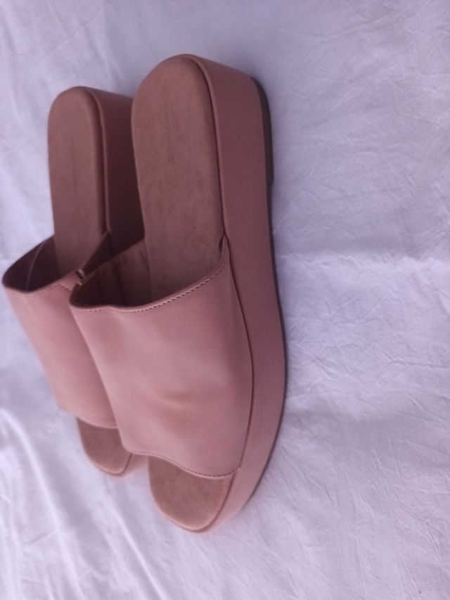 Sandalias plataforma Women'secret marrones.