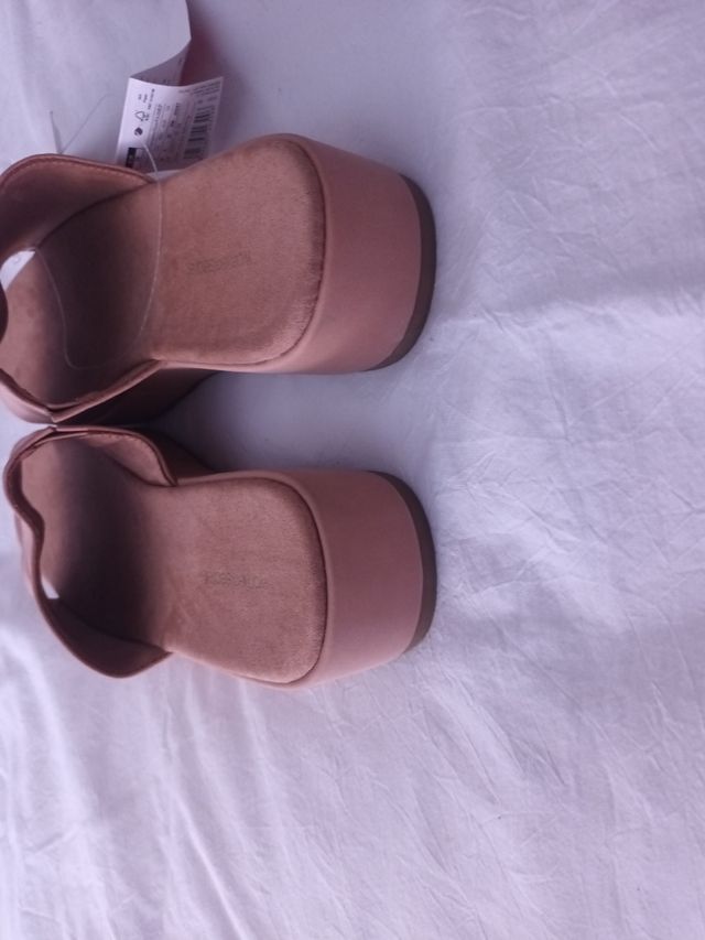 Sandalias plataforma Women'secret marrones.