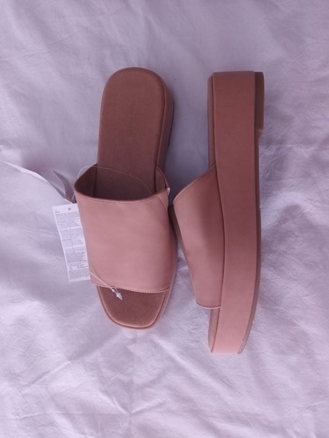 Sandalias plataforma Women'secret marrones.