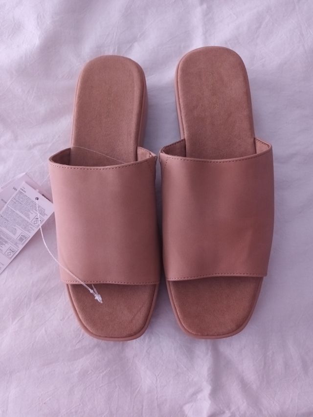 Sandalias plataforma Women'secret marrones.