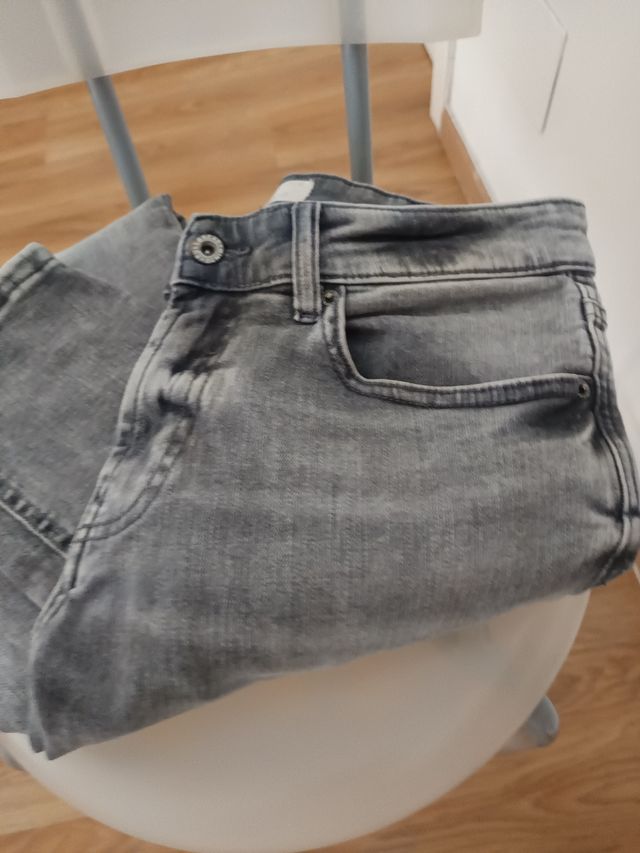 Jeans grises Pull Bear pitillo, recto