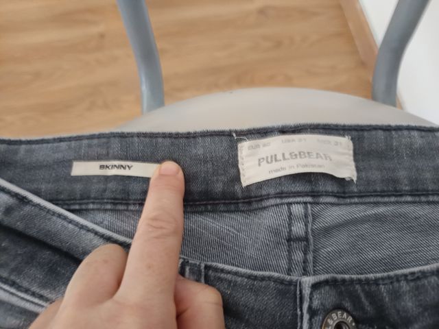 Jeans grises Pull Bear pitillo, recto