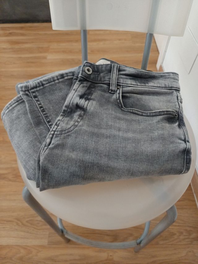 Jeans grises Pull Bear pitillo, recto