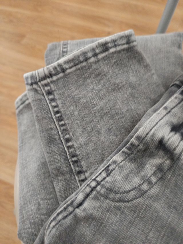 Jeans grises Pull Bear pitillo, recto