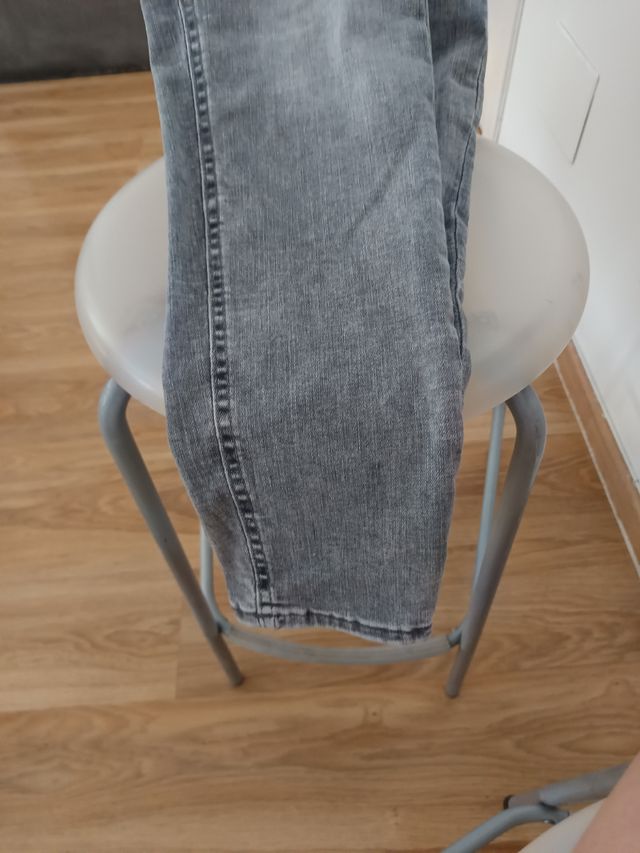 Jeans grises Pull Bear pitillo, recto
