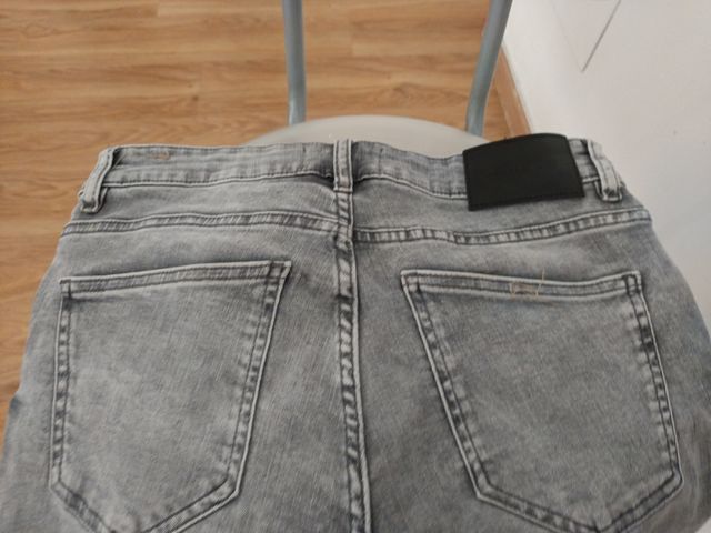 Jeans grises Pull Bear pitillo, recto