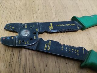 Alicates pelacables - herramienta